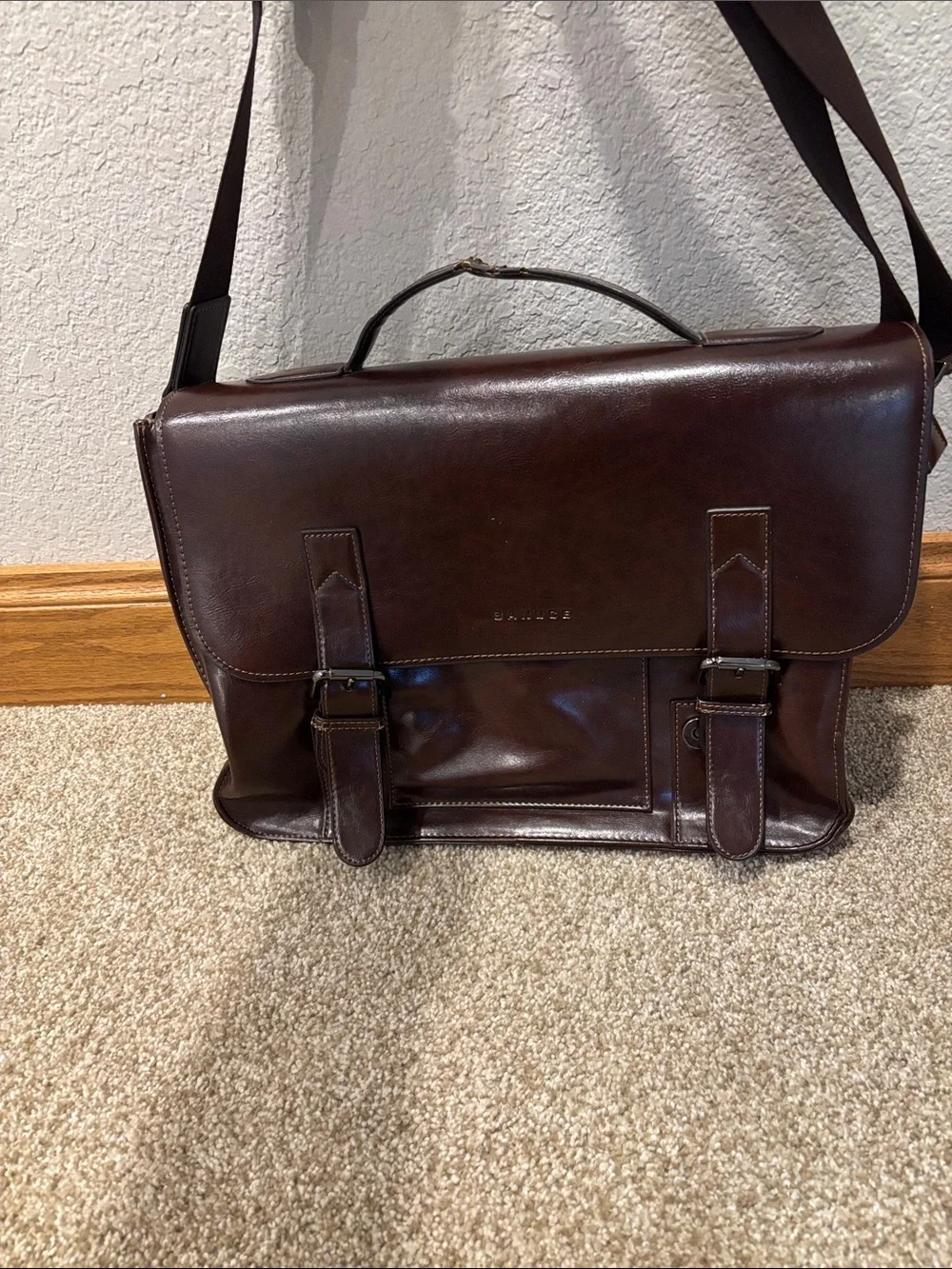 Banuce Leather Messenger Bag - Brown